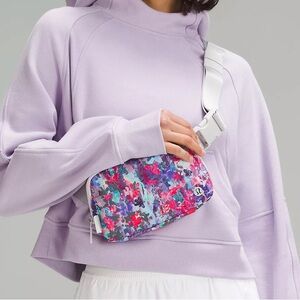 Lululemon NWT Everywhere Belt Bag Flower Glide Multi Vapor